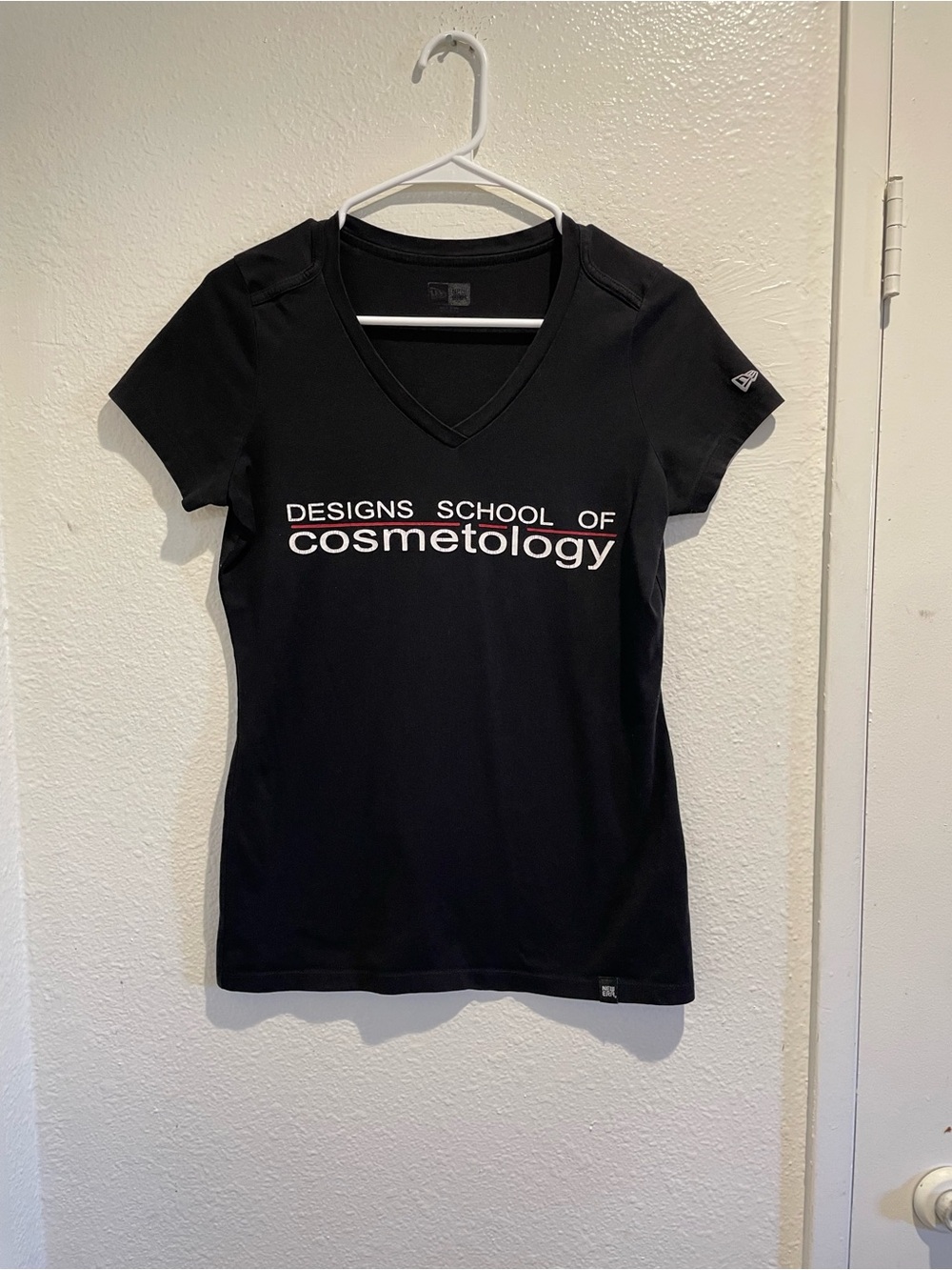 New Era Designs School of Cosmetology Black V-Neck T-Shirt Women’s Size S